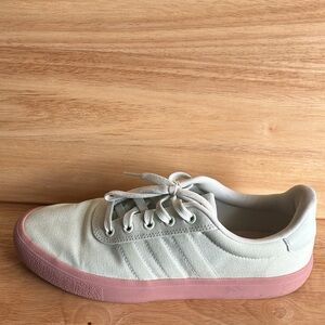 Adidas Womens Linen Green Vulcraid3r Skateboarding  Sneakers Size 10